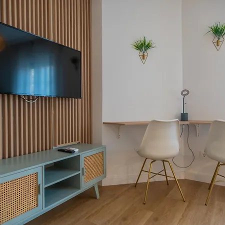 Apartment Prensa & Courtyard By Ele *
