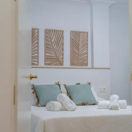 Prensa & Courtyard By Ele Apartment *
