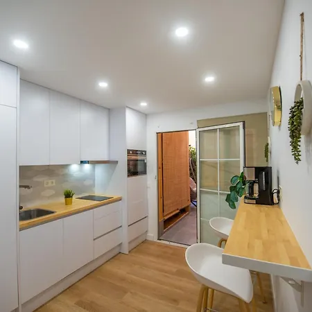 Prensa & Courtyard By Ele * Malaga