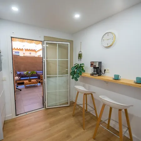 Apartment Prensa & Courtyard By Ele Malaga