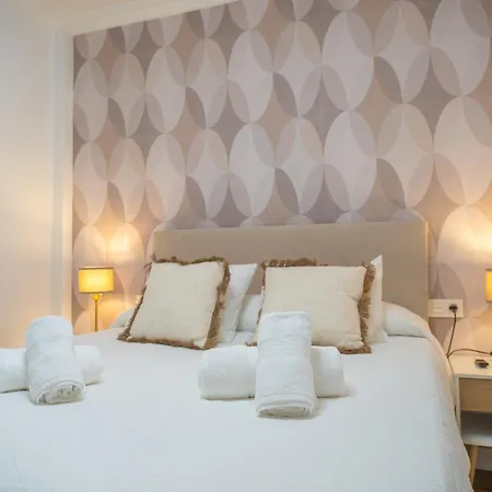 Prensa & Courtyard By Ele * Malaga